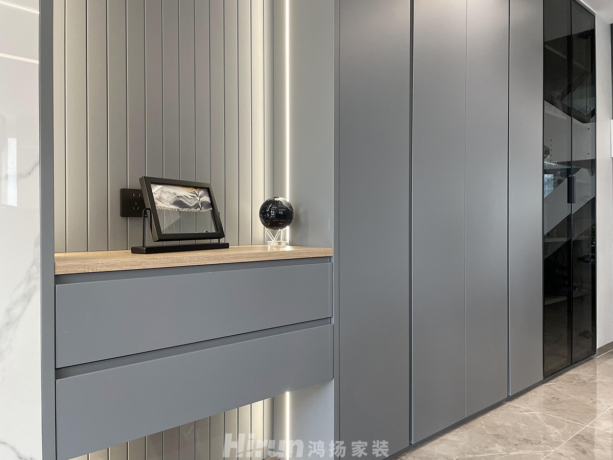 達美美立方200㎡雅致現代復式 裝修案例實景圖-入戶柜