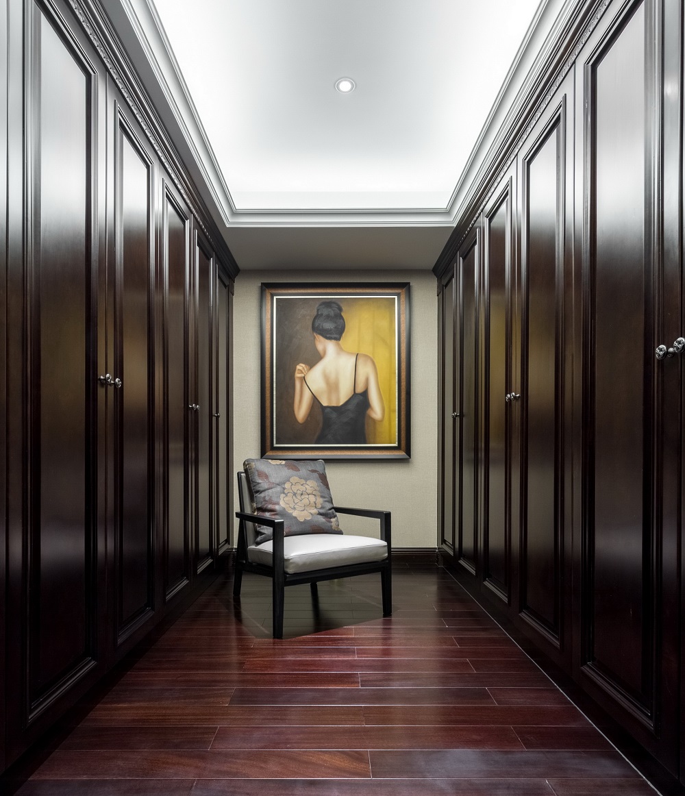 王府·譽(yù)峰380㎡復(fù)合寫(xiě)意復(fù)式 裝修案例效果圖-主人房（女主人衣帽間）