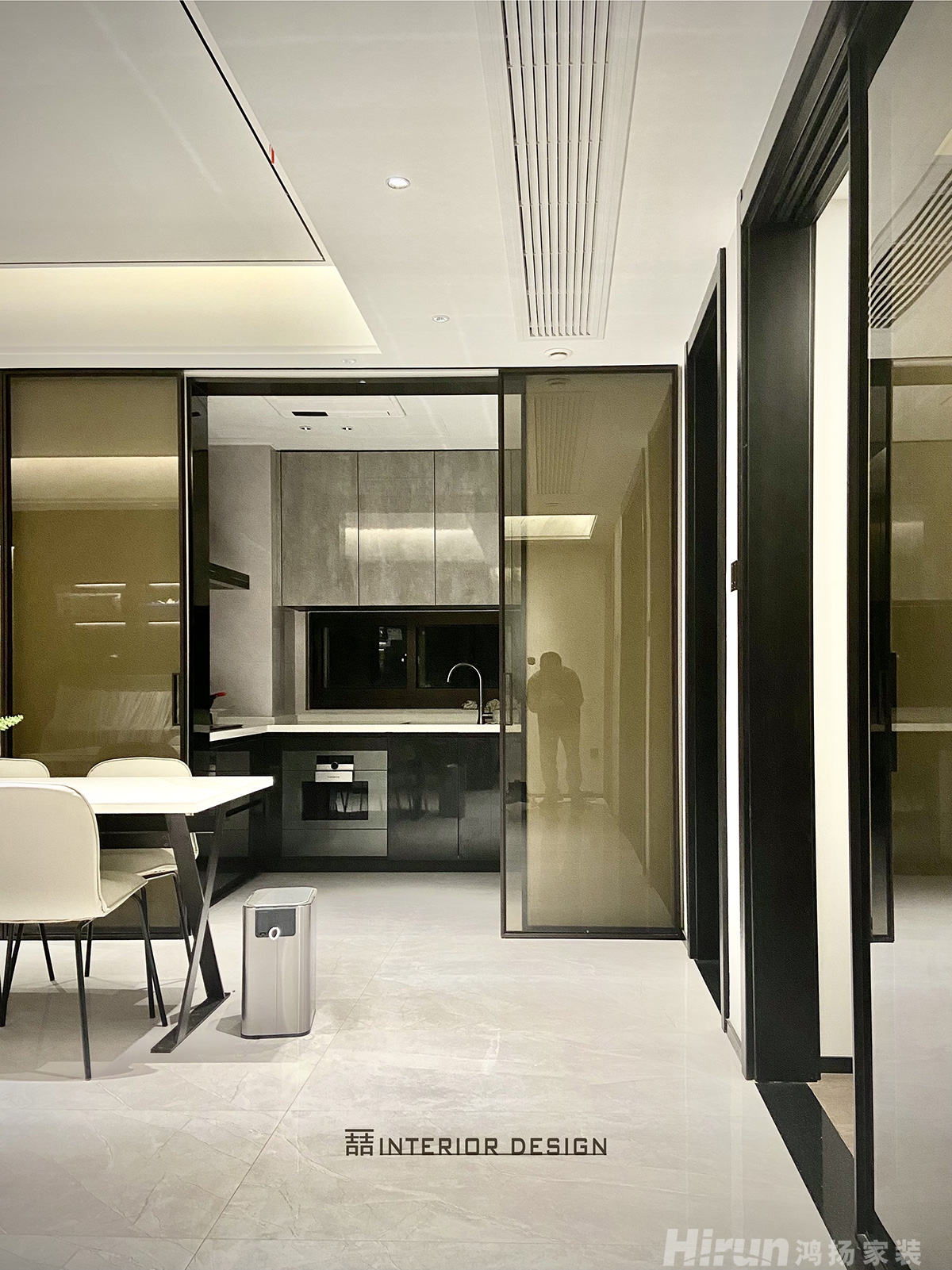 建發(fā)央著150㎡雅致現(xiàn)代四居室 裝修案例實景圖-4