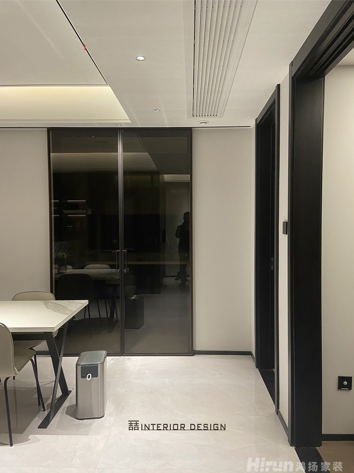 建發(fā)央著150㎡雅致現(xiàn)代四居室 裝修案例實景圖-5