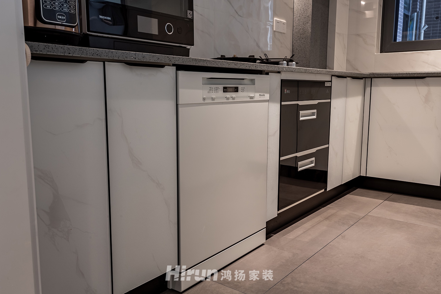 泊愛(ài)藍(lán)灣130㎡雅致現(xiàn)代三居室 裝修案例實(shí)景圖-13