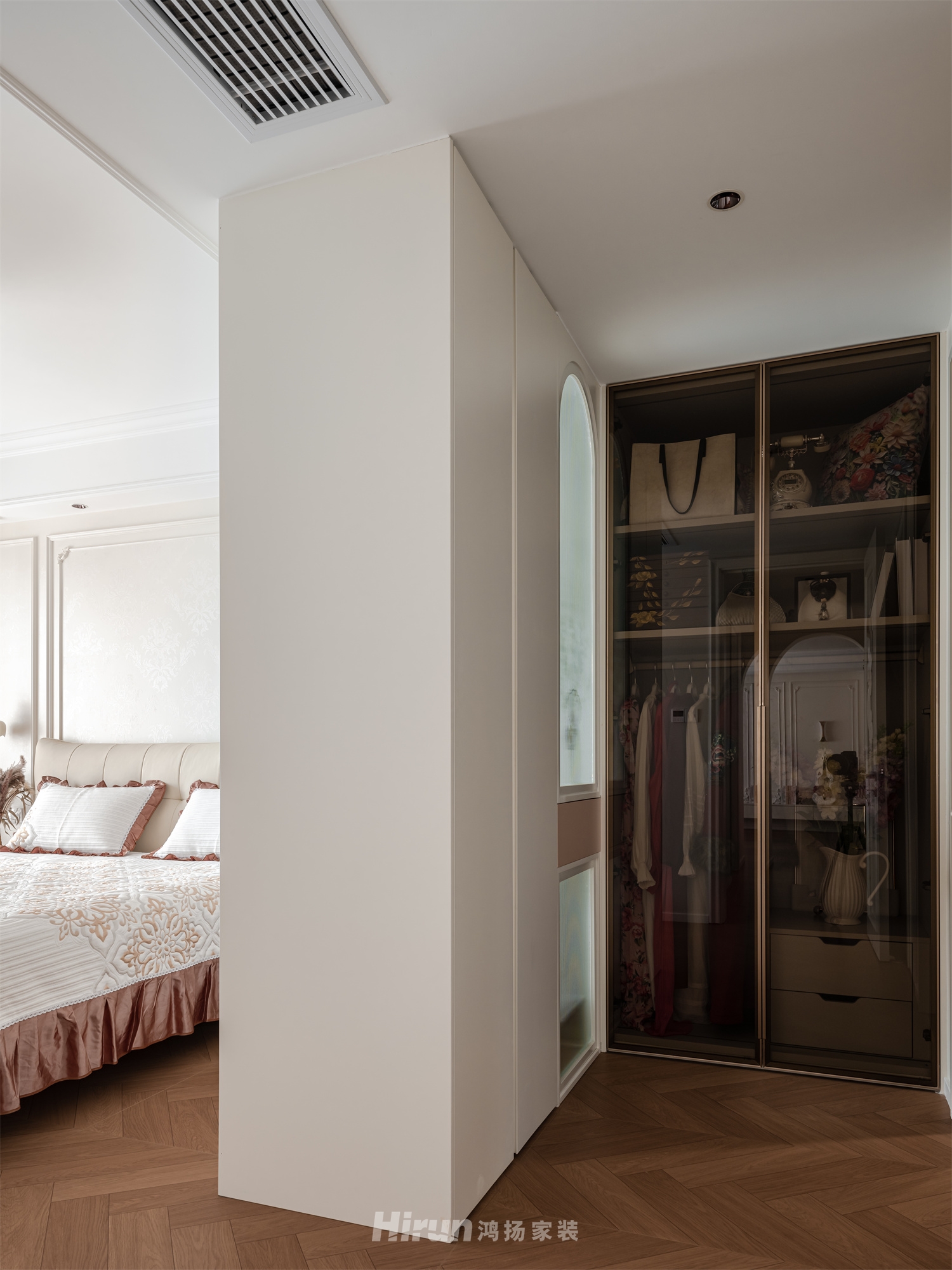 建發(fā)央著135㎡異域風(fēng)情四居室 裝修案例實景圖-3