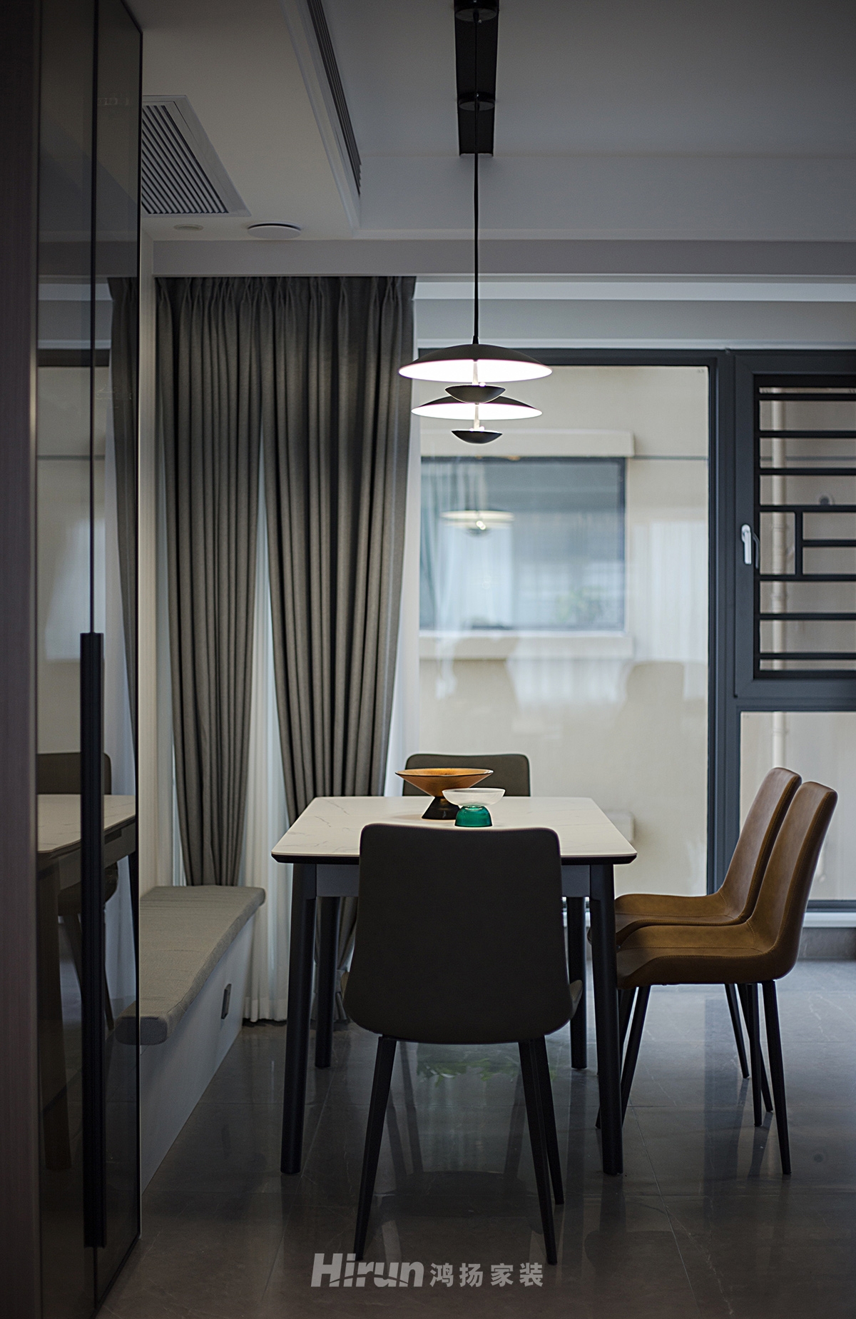 江灣壹號(hào)130㎡雅致現(xiàn)代四居室 裝修案例實(shí)景圖-11