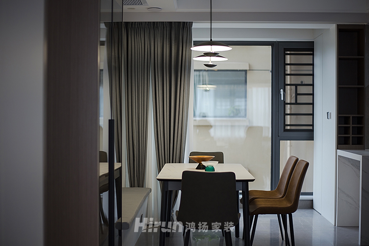 江灣壹號(hào)130㎡雅致現(xiàn)代四居室 裝修案例實(shí)景圖-3