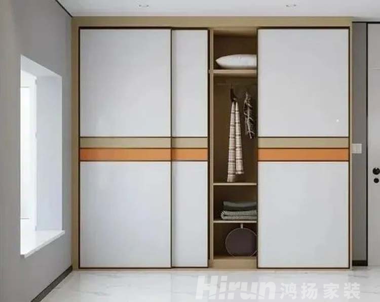 太好了！我堆得跟倉庫一樣的臥室終于有救了！