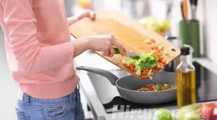 裝修干貨：廚房臺面設(shè)計怎么做？鴻揚家裝給你建議