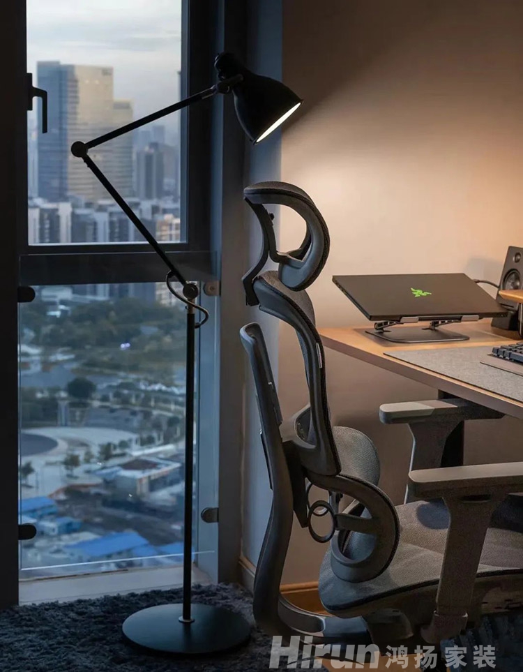 喂！來我家超厲害的電競房一起開黑嗎？！